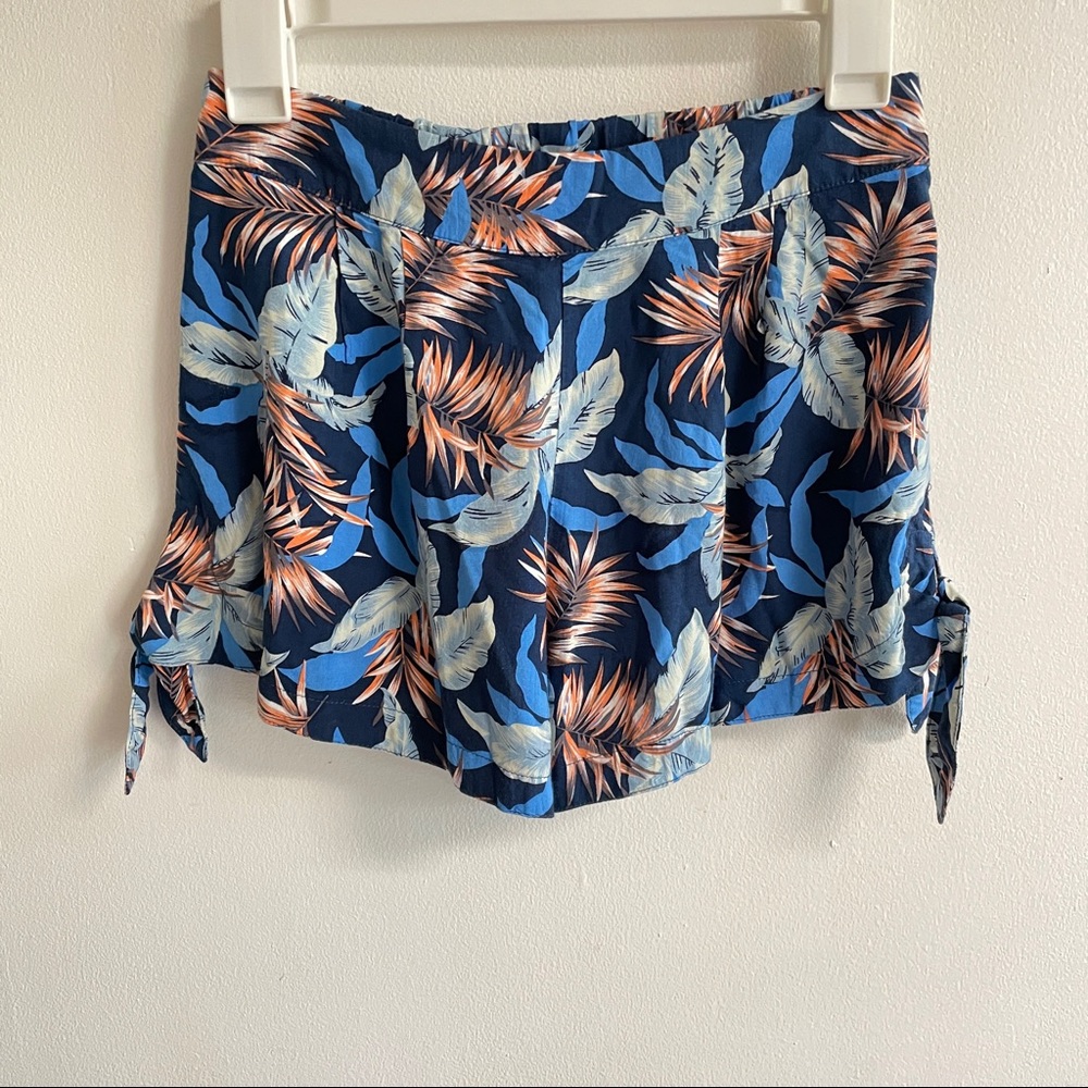 Blue Tropical Floral Print Flowy Shorts